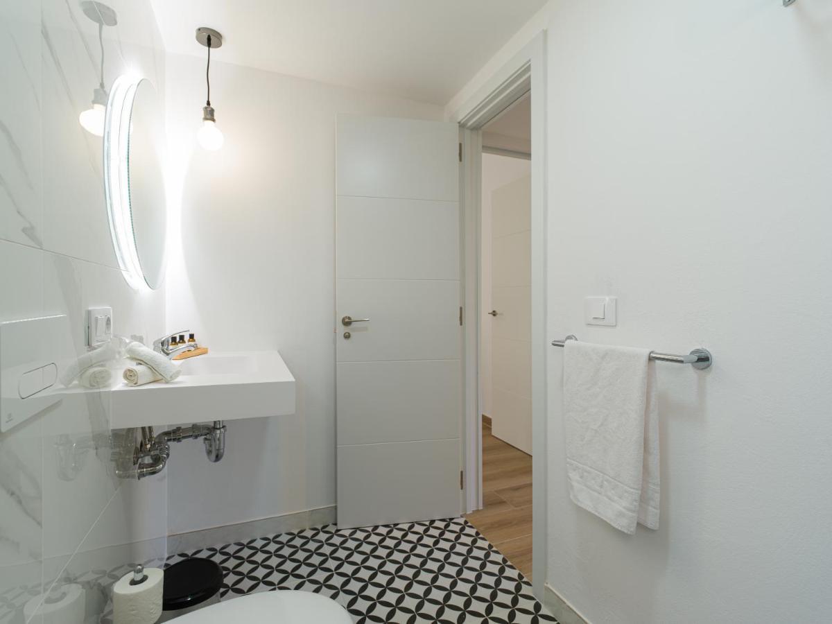 Apartment Homeforguest Moderno Con Piscina En *